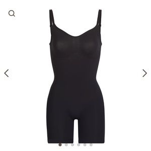 Skims Mid-Thigh Sculpting Bodysuit